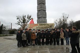 Калининградские коммунисты и местное отделение Союза советских офицеров провели автопробег в честь 70-летия Великой Победы