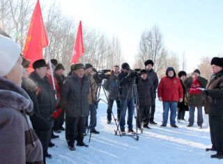 Коммунисты и комсомольцы Самарской области отметили 130-ю годовщину со дня рождения В.И. Чапаева