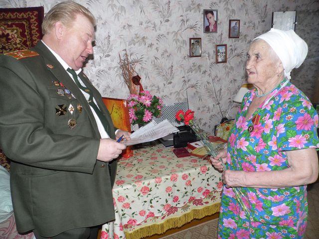 Вологодская область. Депутаты Череповецкой городской Думы от КПРФ поздравили ветеранов Великой Отечественной войны.