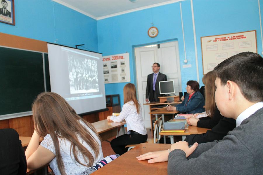 Псковская область. Невельские коммунисты оказали помощь «детям войны»