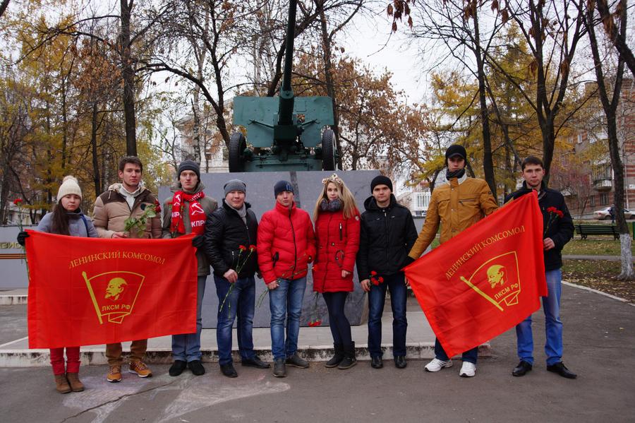 Удмуртская Республика. Комсомольцы Ижевска почтили память красноармейцев, погибших в годы Великой Отечественной войны