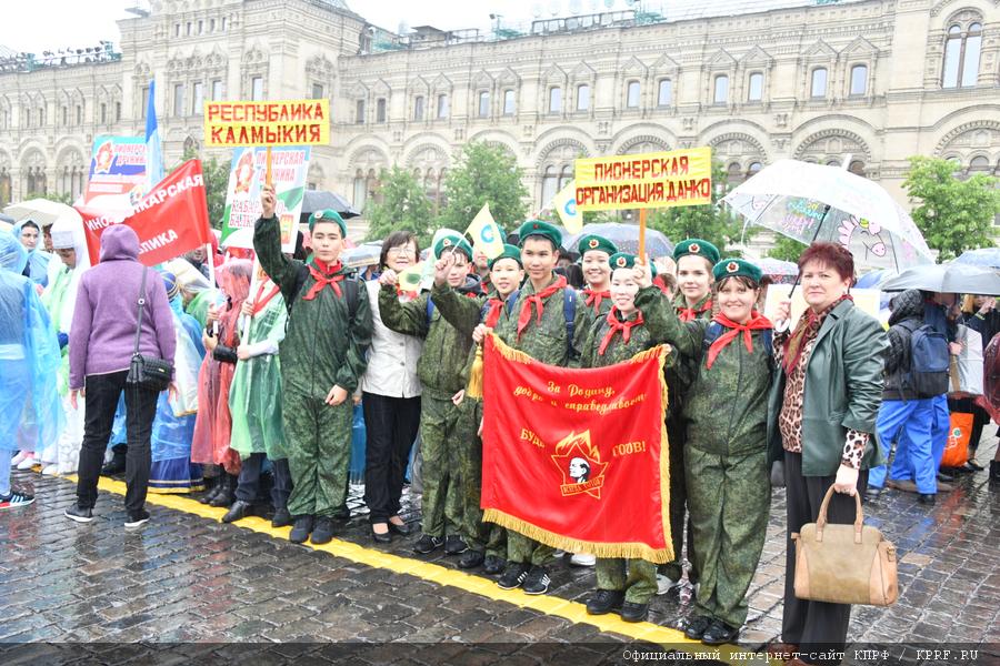 Ура, юные пионеры!