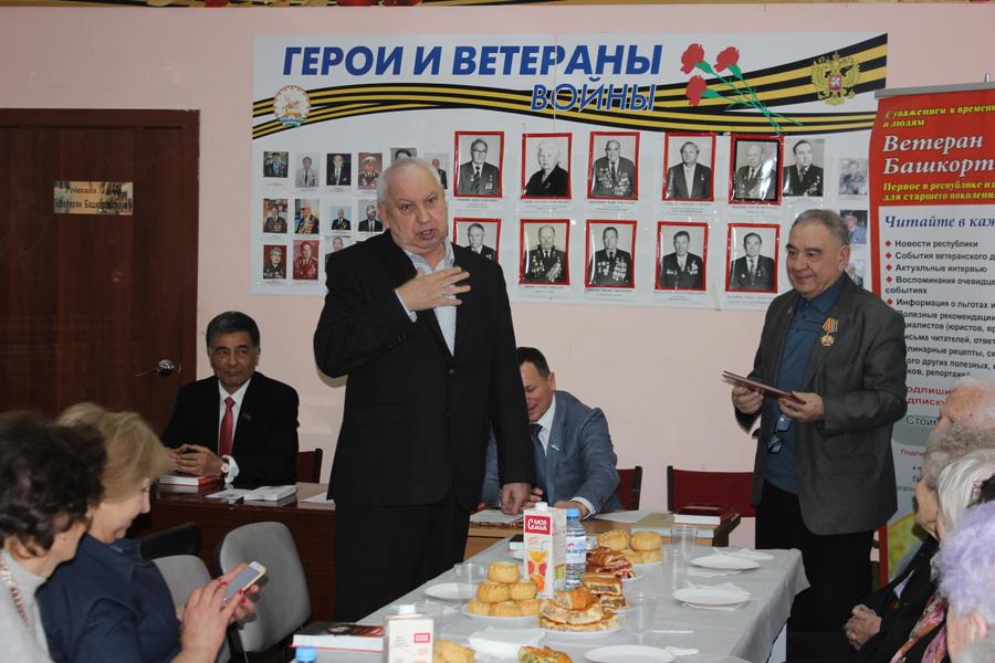 Башкирия. В преддверии Нового года Александр Ющенко встретился с ветеранами Уфы