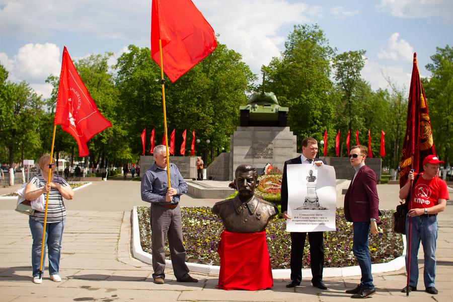 Орел. Пикет в защиту исторической памяти