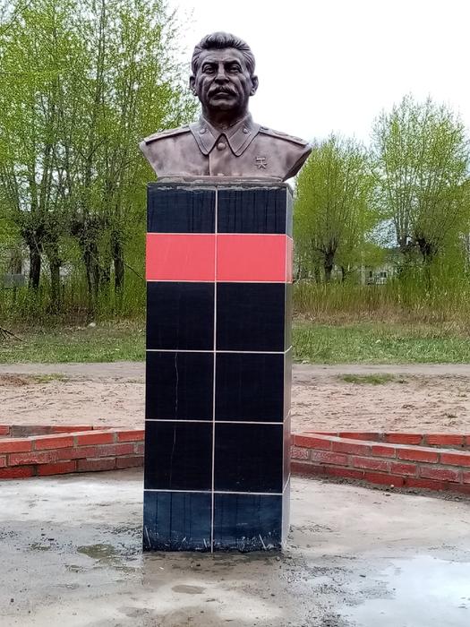 В Демьяново открыли памятник И.В. Сталину